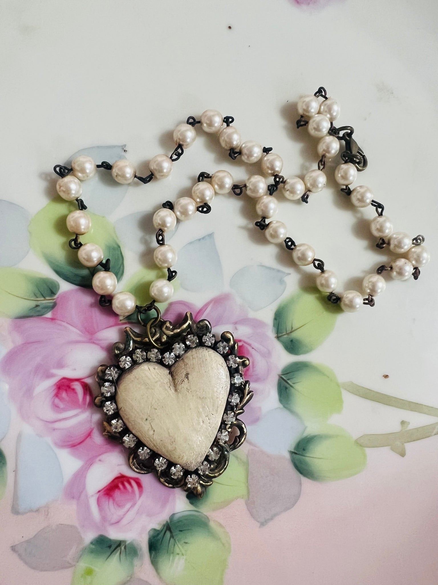 Whitewash Neutral Heart on Filigree Necklace