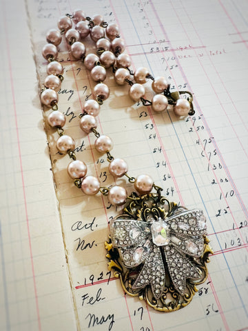 Rhinestone Bow Filigree Pearl Necklace