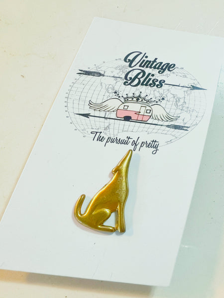 Howling Coyote Hat Pin