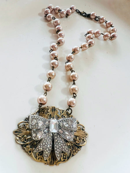 Rhinestone Bow Filigree Pearl Necklace