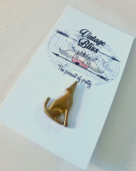 Howling Coyote Hat Pin