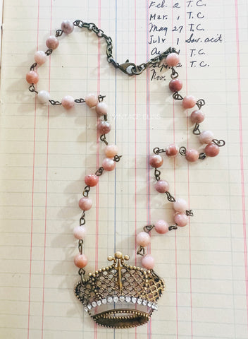 Adjust Your Crown Necklace Pink